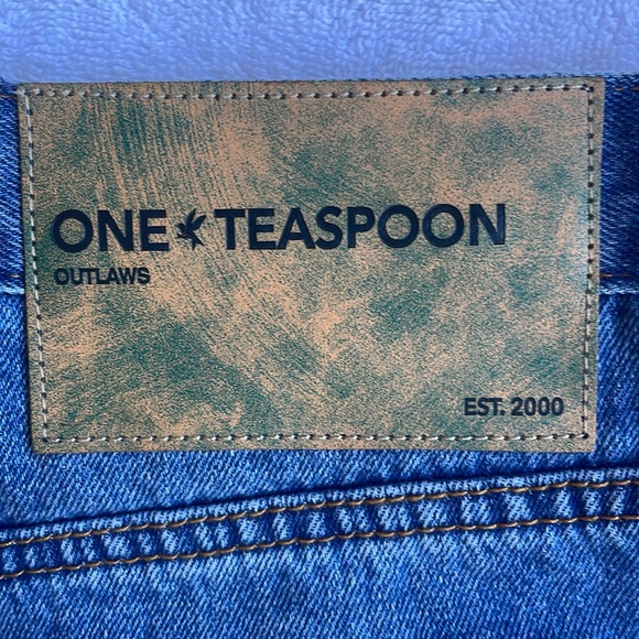 One Teaspoon - BAY BLUE OUTLAWS MID LENGTH DENIM SHORTS NWT - Picture 3 of 9